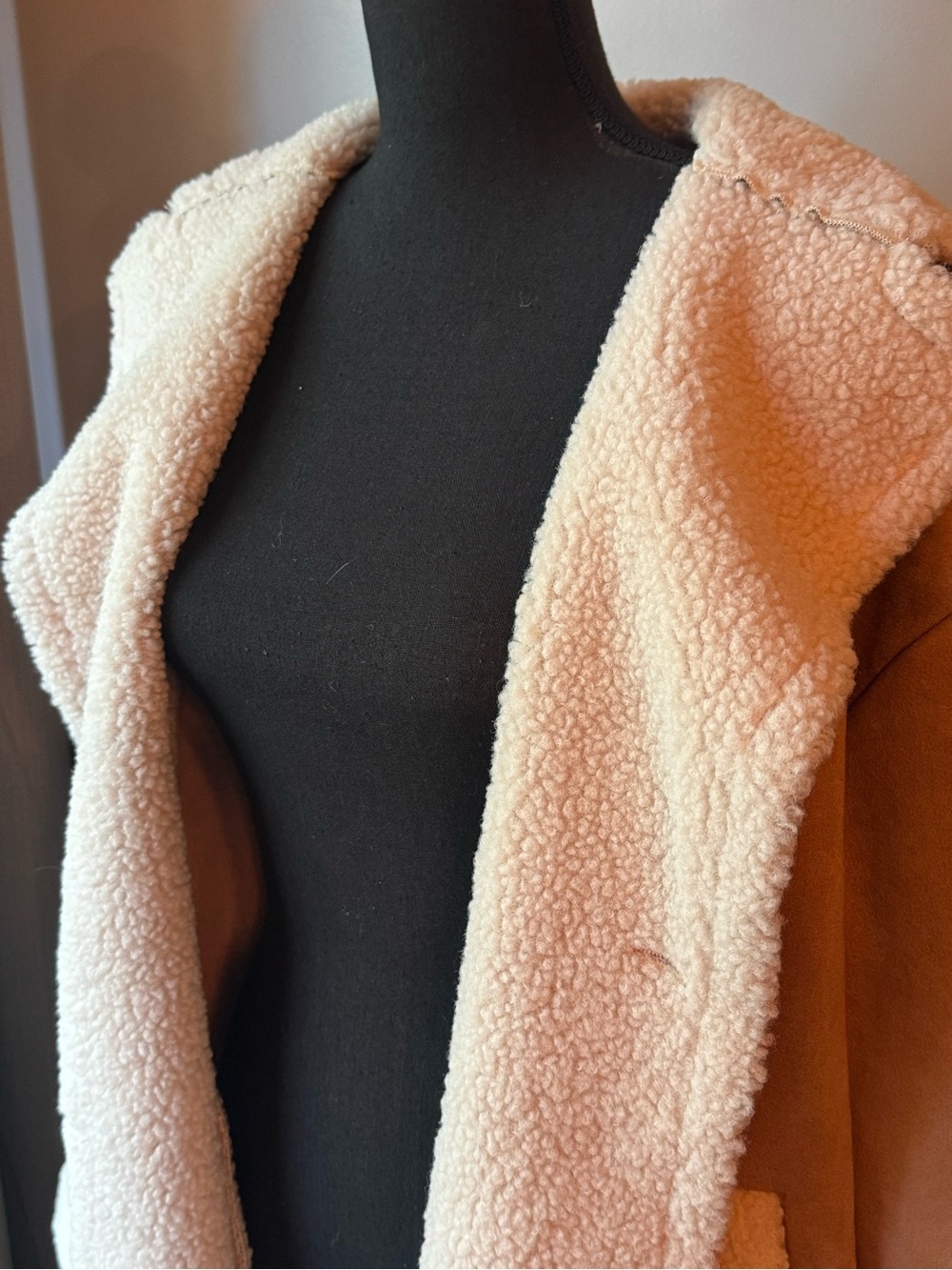 Yozy Long Double-Breasted Shearling-Trim Trench Coat in Camel NWT Medium - Picture 8 of 9